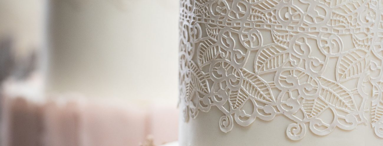 Le tecniche di decorazione di una wedding cake